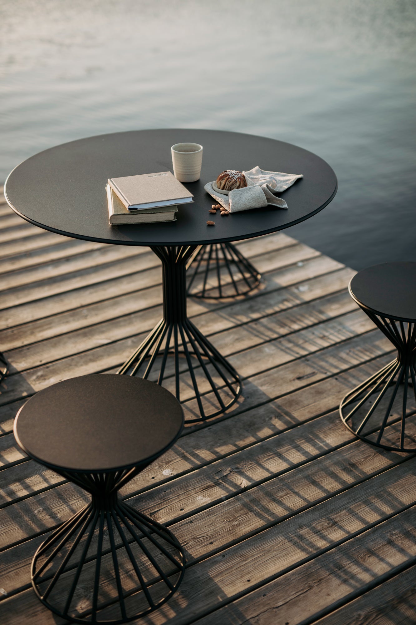Roots Cafébord Ø96 | Svart  | Fabrikant