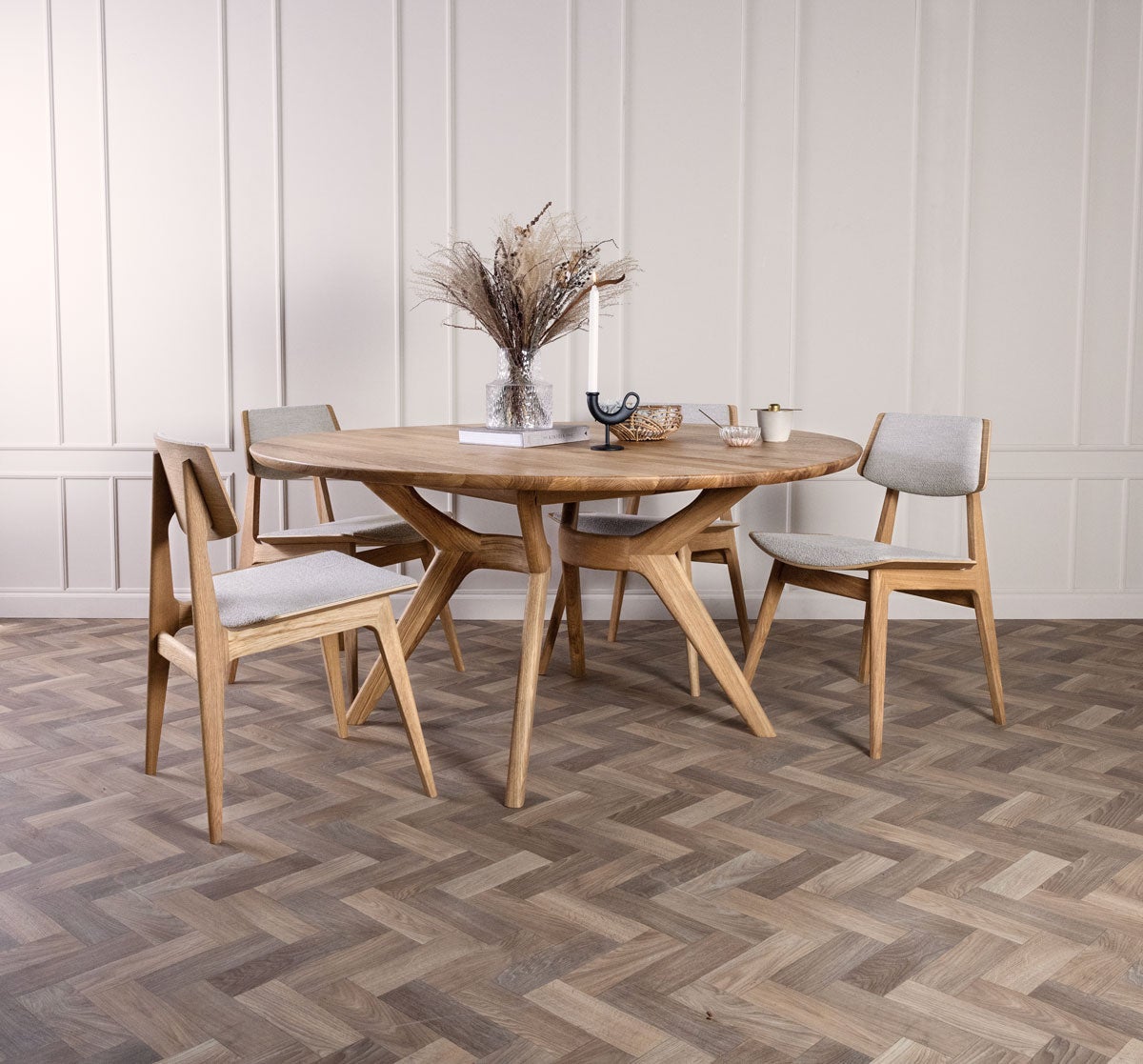 Amelia Matbord Runt i naturoljad ek C4