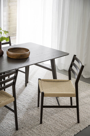 120076-123011_b_mb_Nagano_dining_table_HARLAN_chair_and_armchair_in_solid_lacquered_oak_05