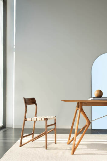 tink-table-fawn-chair-walnut-webbing-white-01-02-gazzda