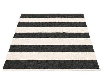 Bob Matta Black / Vanilla Pappelina