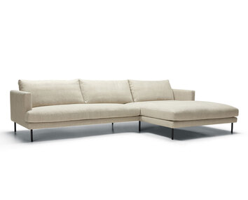 Bild på Britt (Set 2). Soffan är klädd i tyget Caleido Stampato 1., Natur 01.