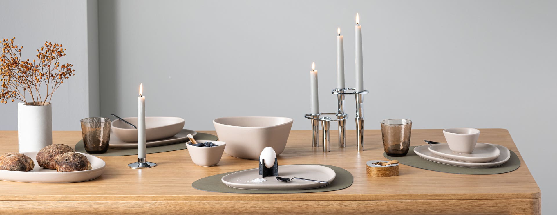 LIND-DNA-MILJO.jpg Duka upp med vackra bordstabletter från Lind DNA.