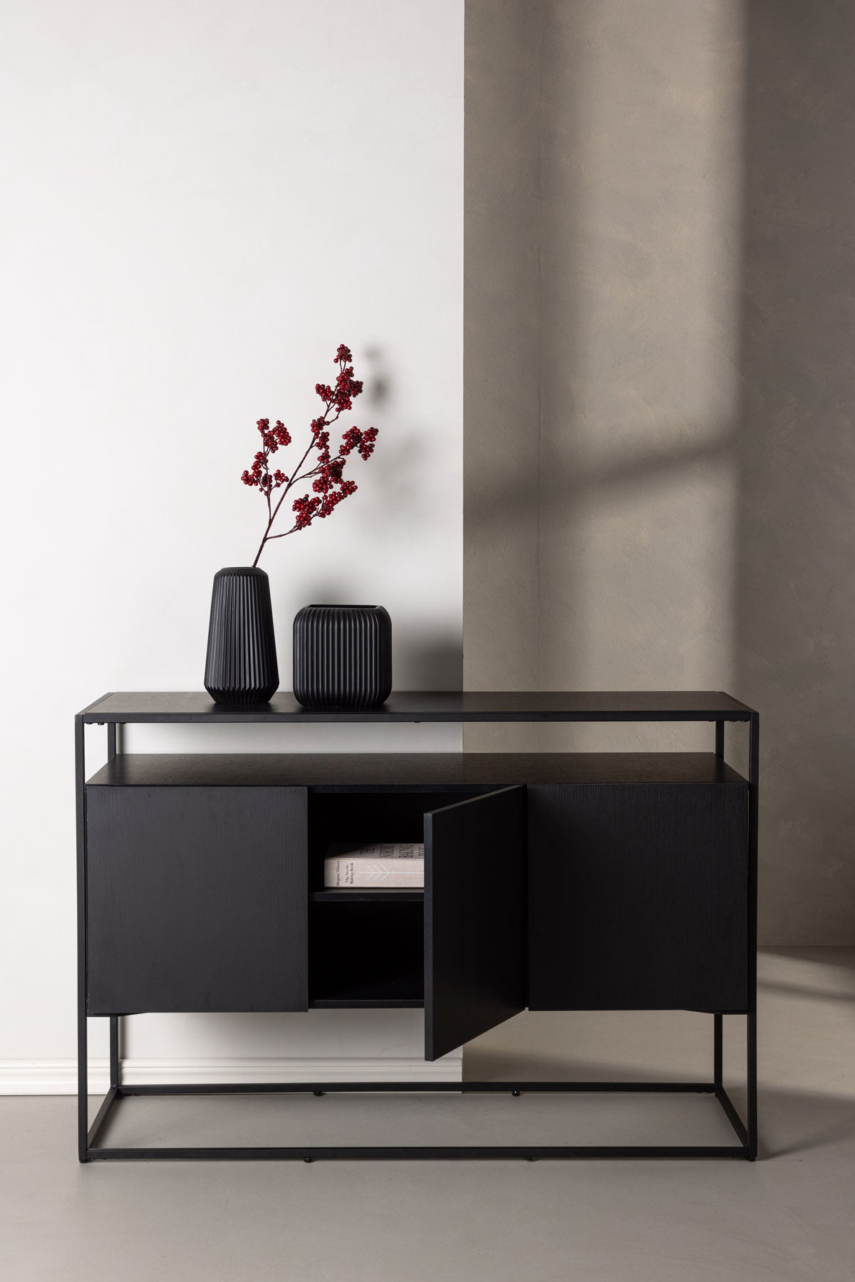 Venture-Design-Kingsport-Skåp-Svart-Miljo