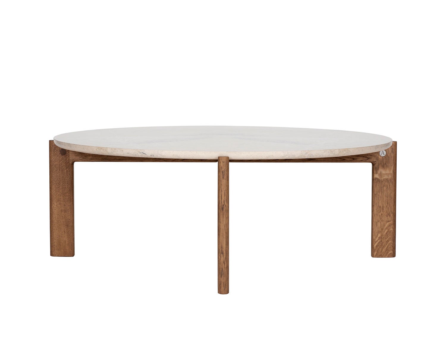 Iris Soffbord i storleken Large med bordsskiva i Jura Limestone och bordsben i valnötsbetsad ek