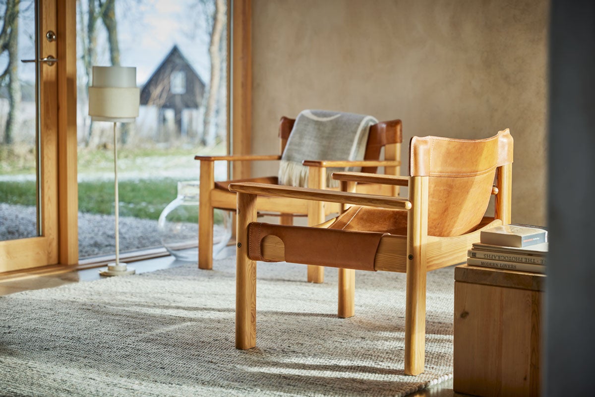 Merino Matta Naturbeige med fåtöljer i ek och läder