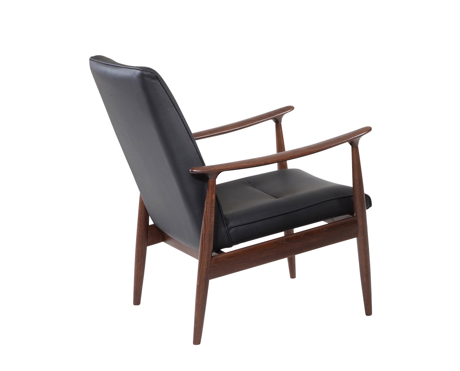 Legend Fåtölj i svartläder och valnötsbets, sida.