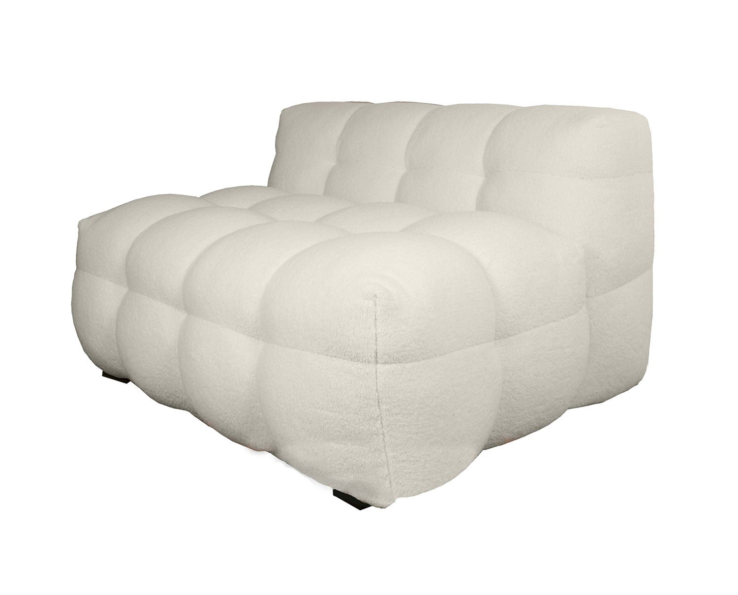 Fåtöljen Kendall. Fåtöljen är klädd i tyget 01 Nature. 