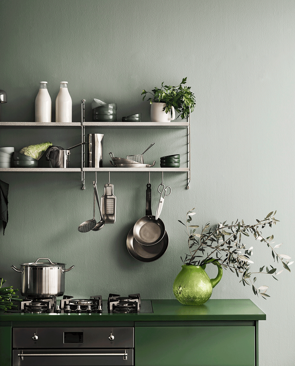 string-hylla-beige-inspiration-kok-tibergs.png Beige Stringhylla i kök