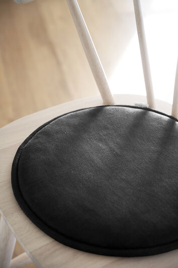 110528_b_mb_Fulton_seat_cushion_black_(2)