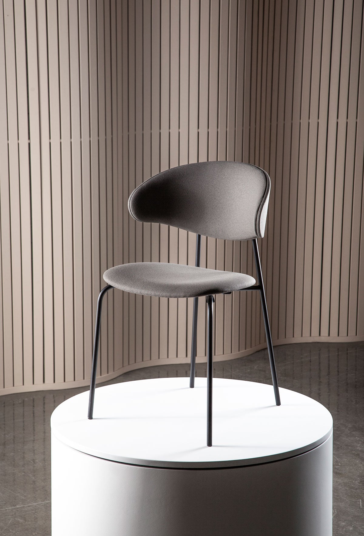 Ram Steel Comfort Stol på piedestal