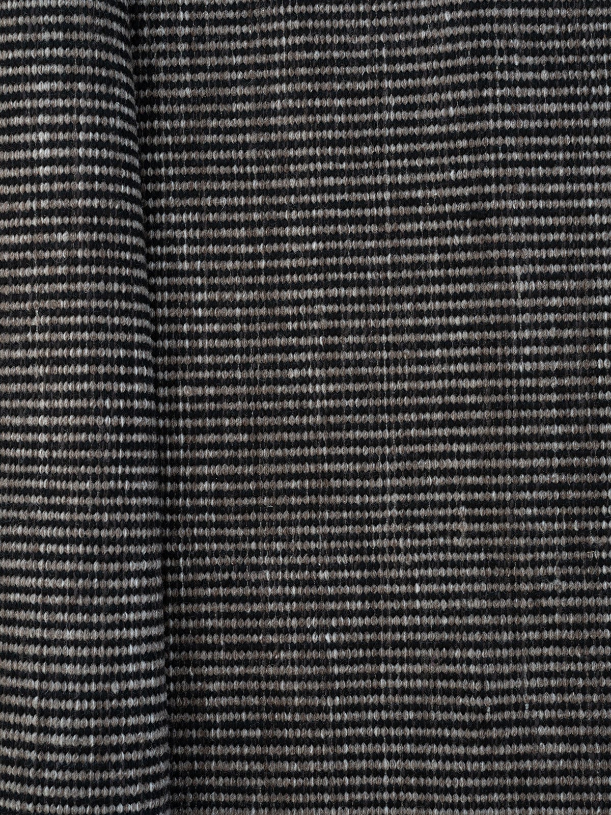 Struktur på Arbrello Matta i färgen Black