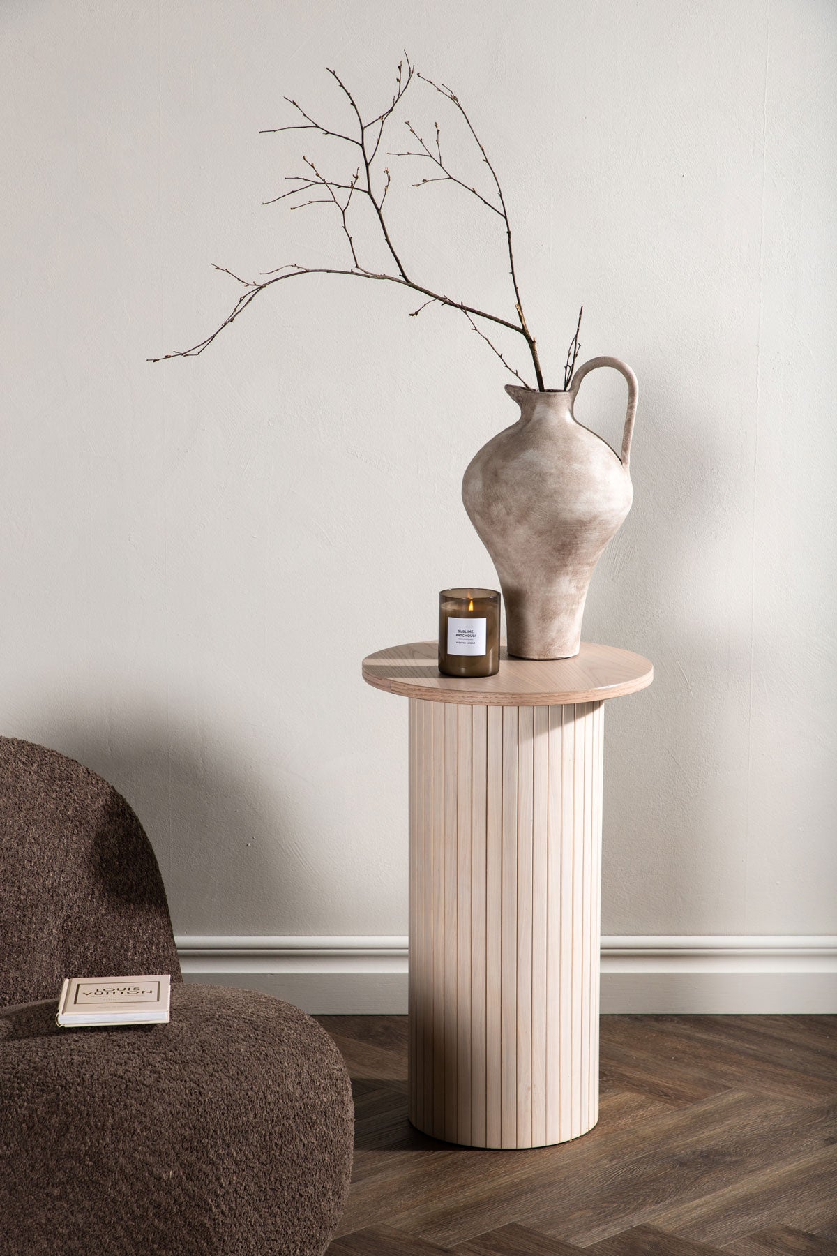 Venture-Design-Bianca-Sidobord-Vitpigmenterad-Miljo