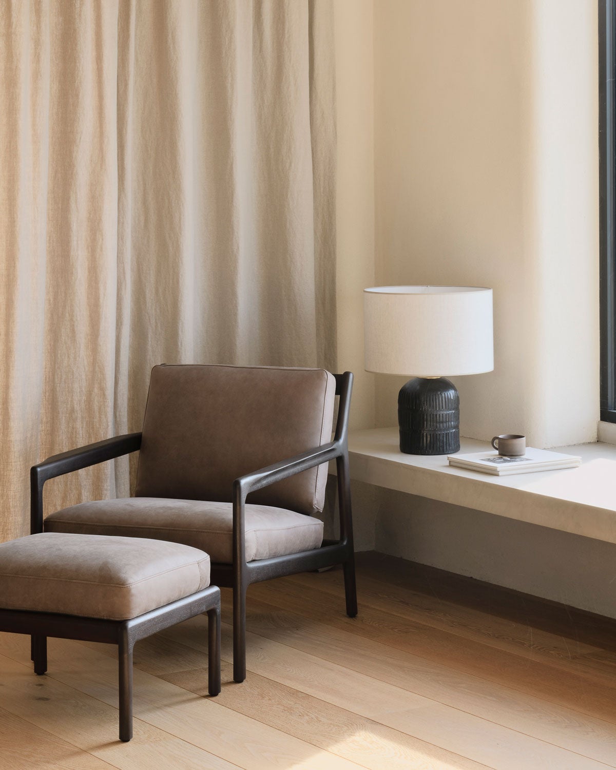 Jack Loungestol och Fotpall i Terra Nubuck