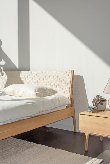 fawn-bed-oak-white-1015-cotton-webbing-white-fawn-nightstand-oak-white-01-gazzda