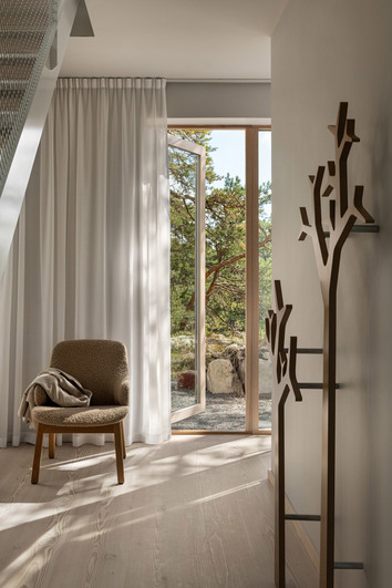 Handla hallmöbler från Swedese hos Tibergs Möbler