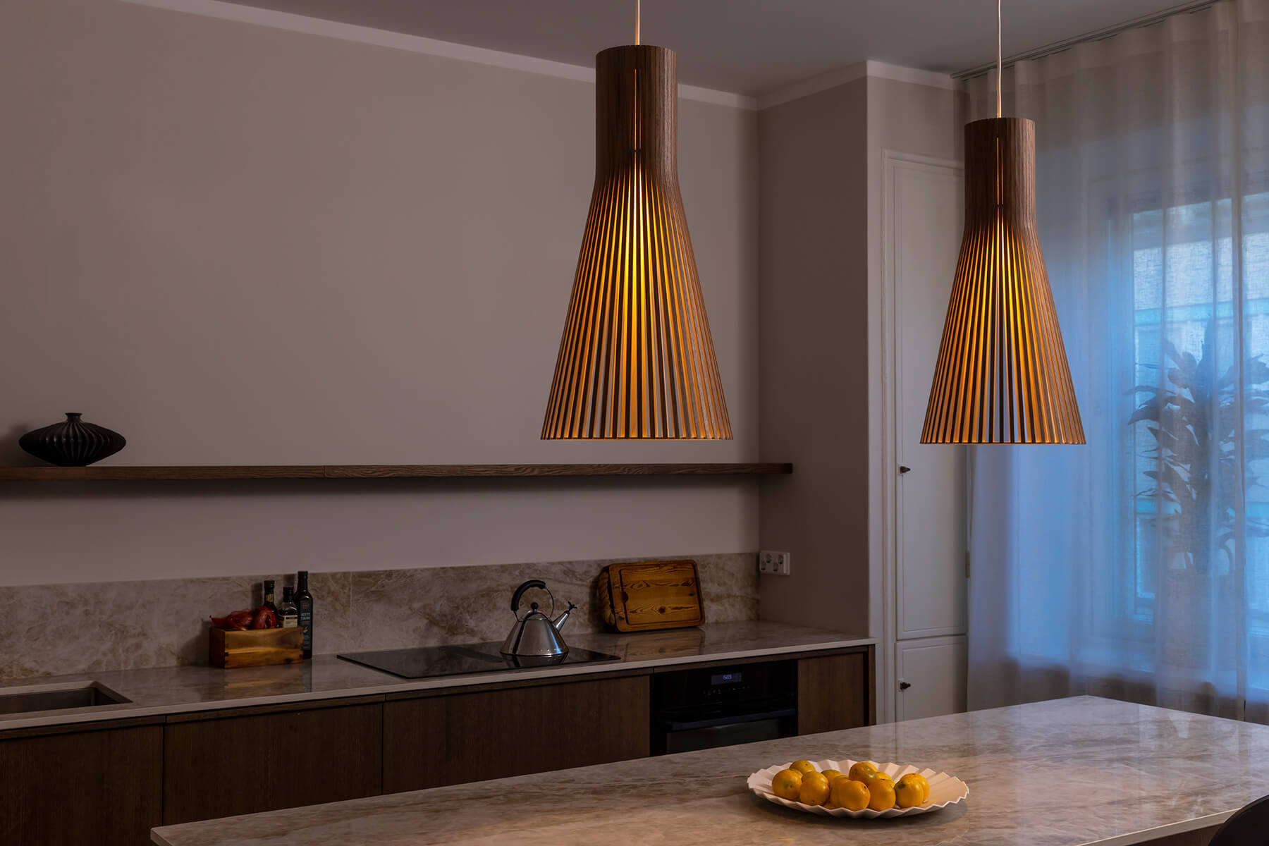 SectoDesign-Secto-4200-taklampa-valnot