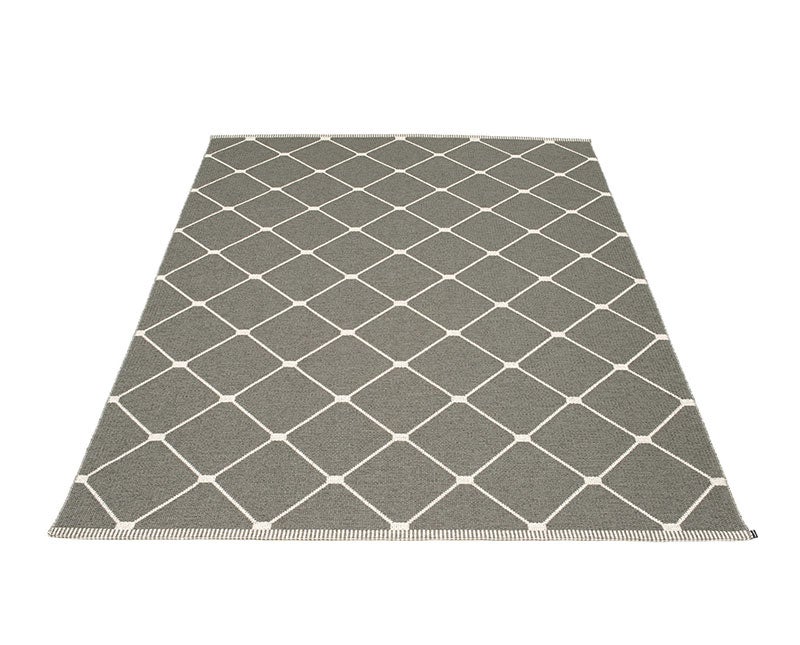 regina-180-charcoal-matta-pappelina