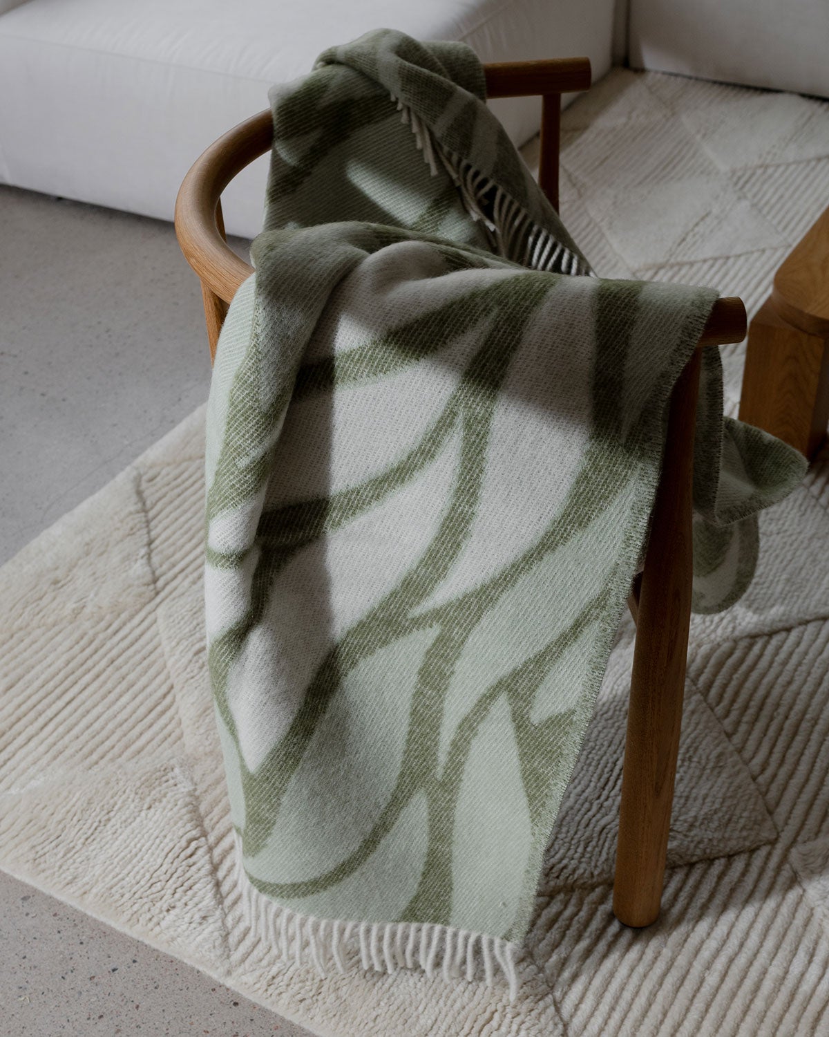 Classic-Collection-Folia-Throw-Green-Lifestyle