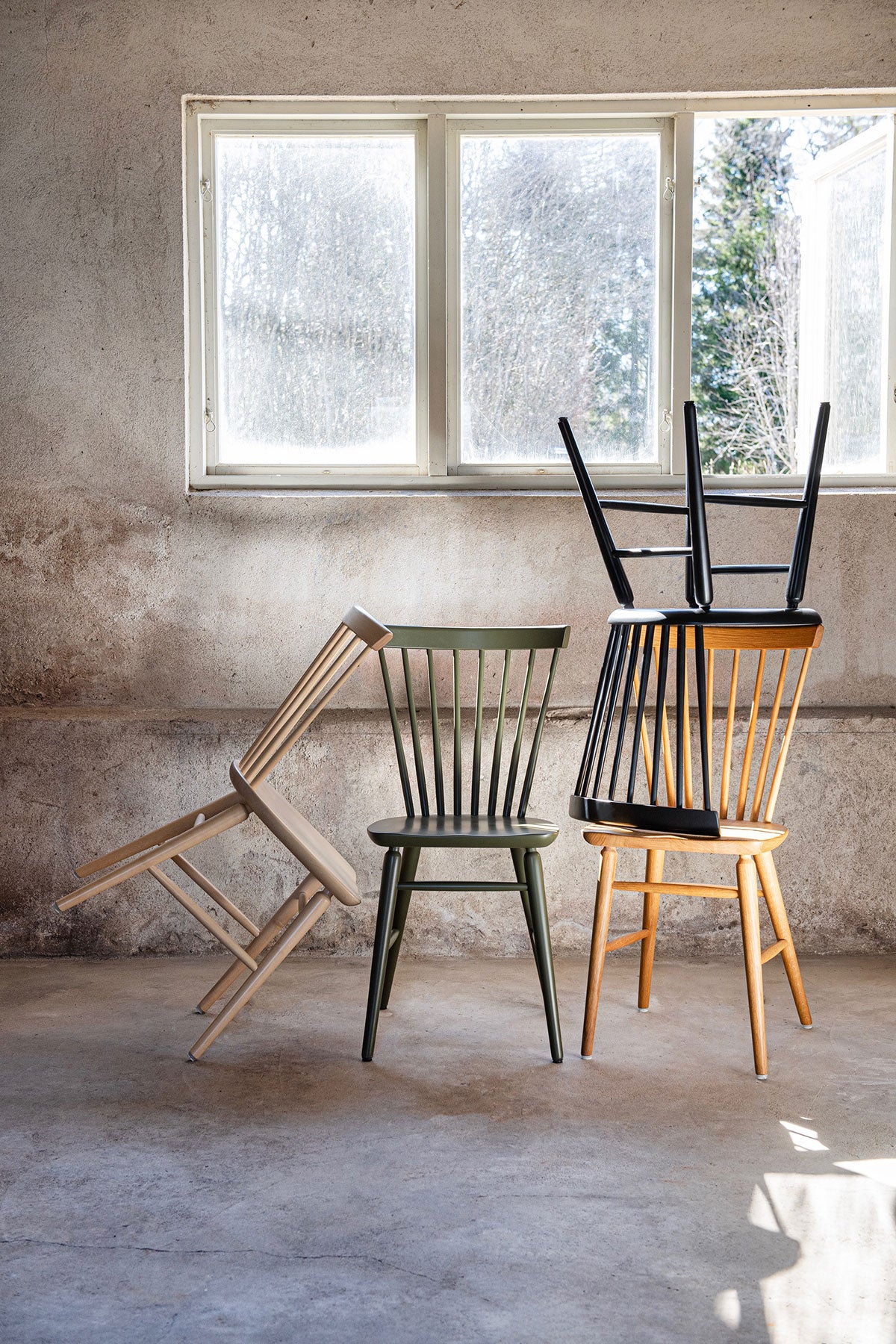 Florida Pinnstol i olika färger som ligger huller och buller på varandra