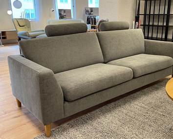 Nordic-plus-soffa-m-nackstod-vilmers-utstallningsex-1