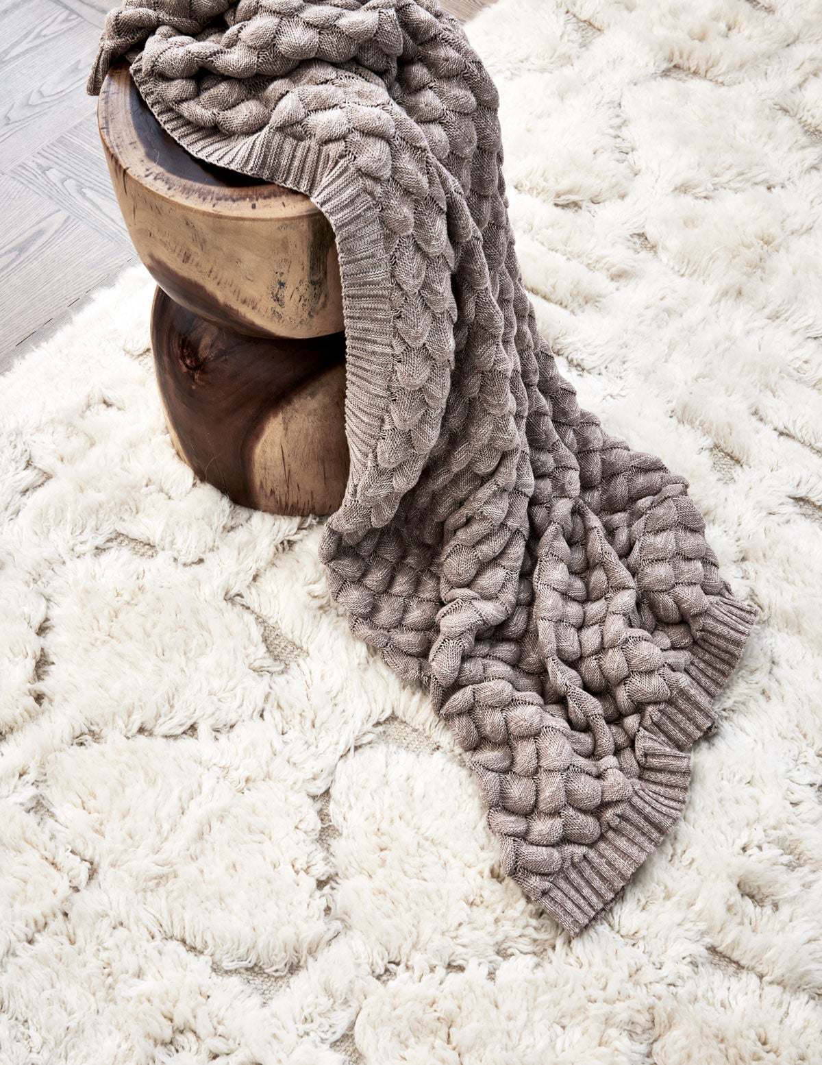 Miljöbild Gems pläd taupe från Classic Collection