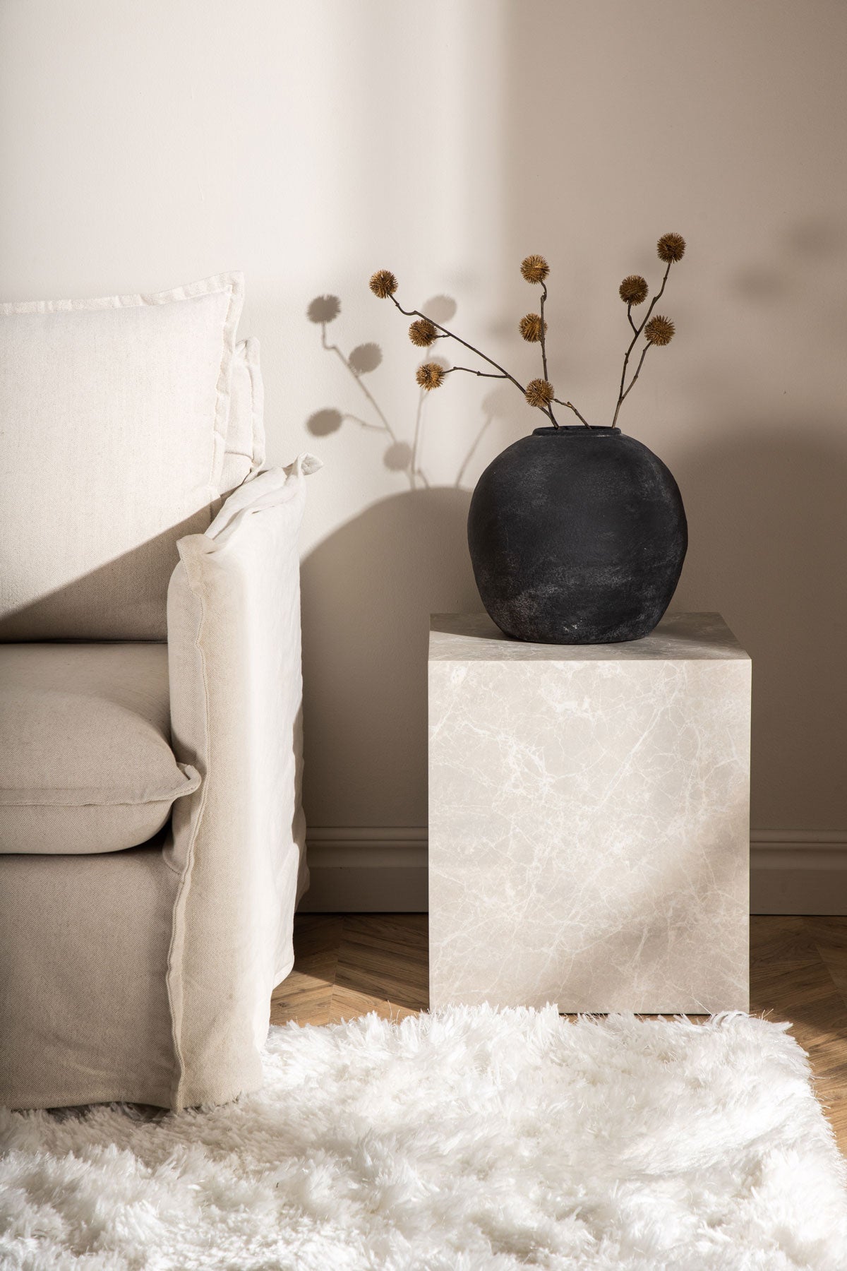 venture-design-york-soffbord-beige-miljo-2