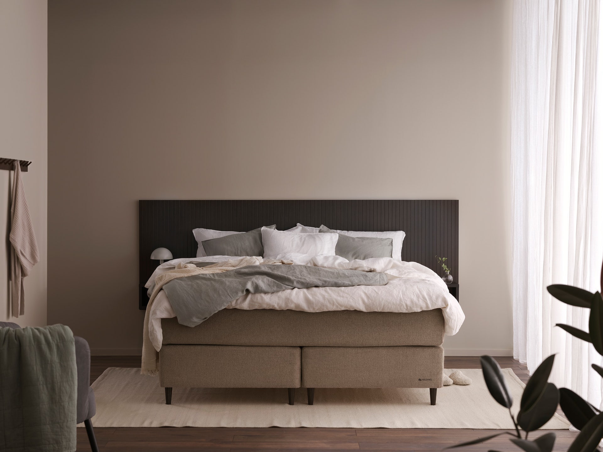 Family-Lyx-Kontinentalsang-180x200-Osby-GraBrun-Sovrum01.jpg Family-Lyx-Kontinentalsang-180x200-Osby-GraBrun-Sovrum01