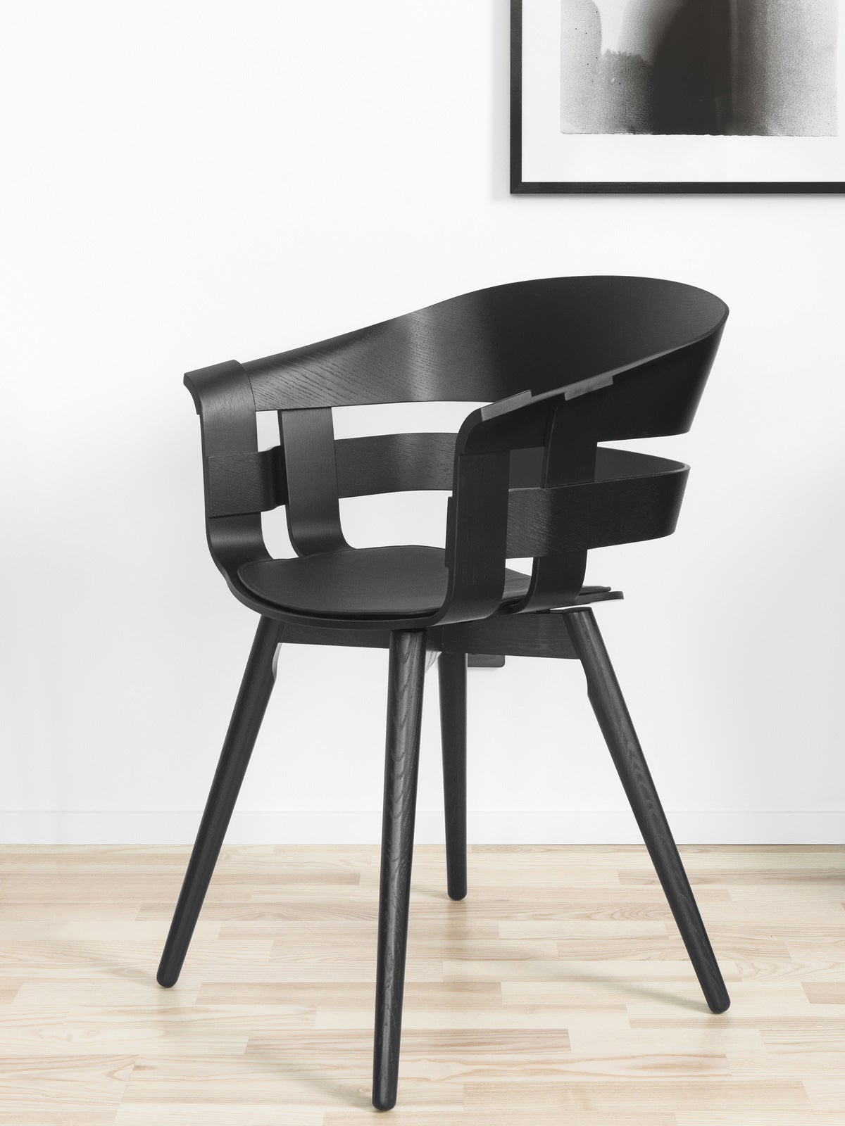 image2-2368-1000-WickCushionBlackLeather-Lifestyle