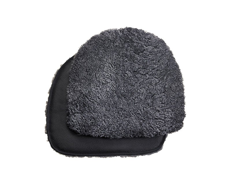 Buzz Fårskinnsdyna i färgen Charcoal