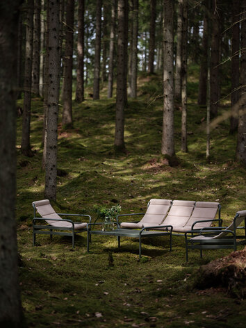 Sling Fåtölj och Soffa i skogsmiljö