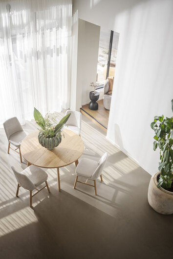 Glenside Matbord på matplats med matstolar i beige tyg