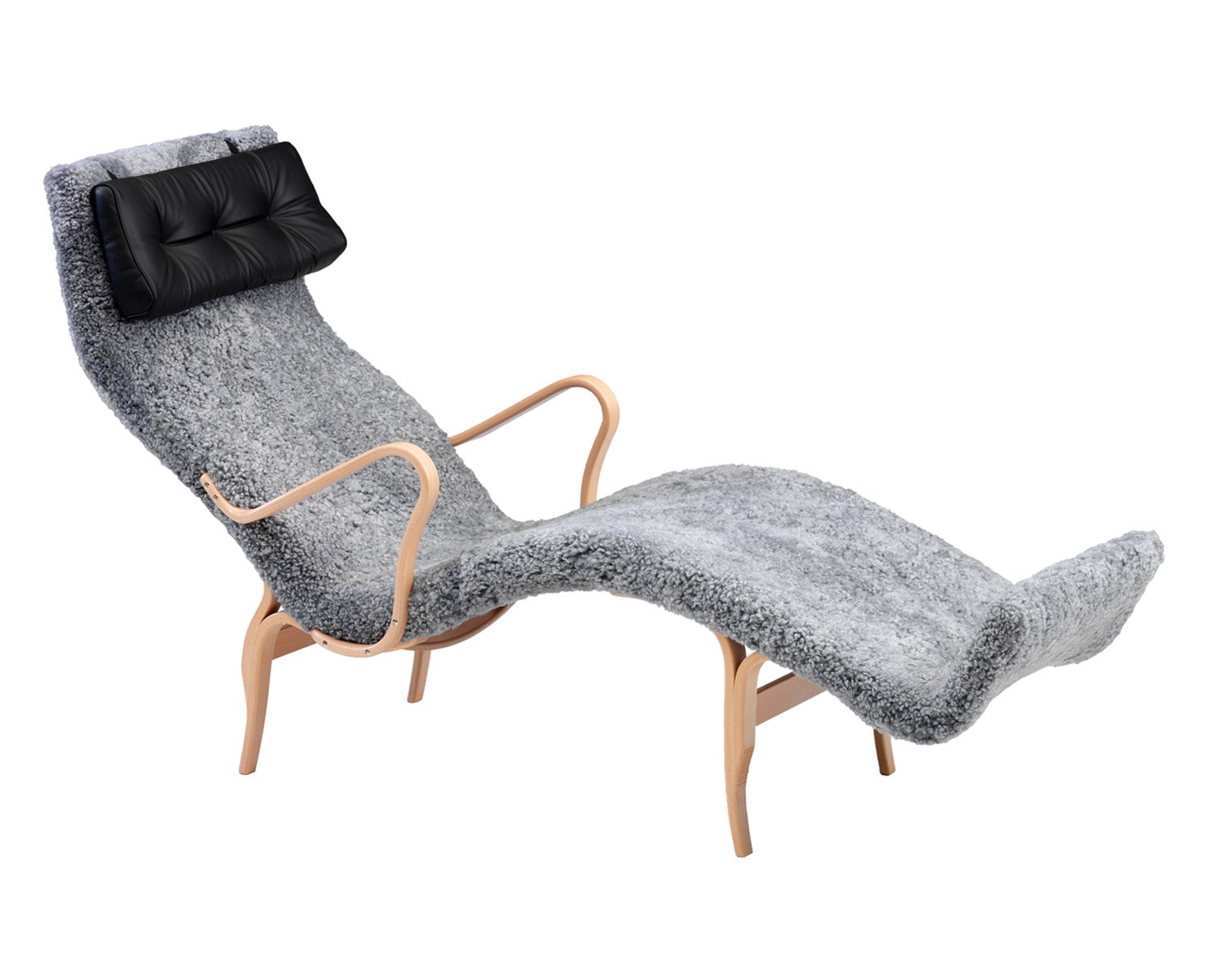 Pernilla 3 MI478 liggstol/liggfåtölj är en designklassiker från 1944 av Bruno Mathson