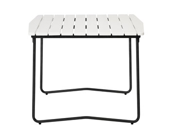 Bord B31 84 i vitlackad ek med svart stativ